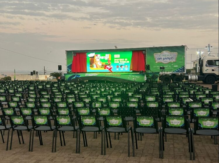 Projeto Cinema na Praça promove sessões  gratuitas em 10 cidades da Região Noroeste