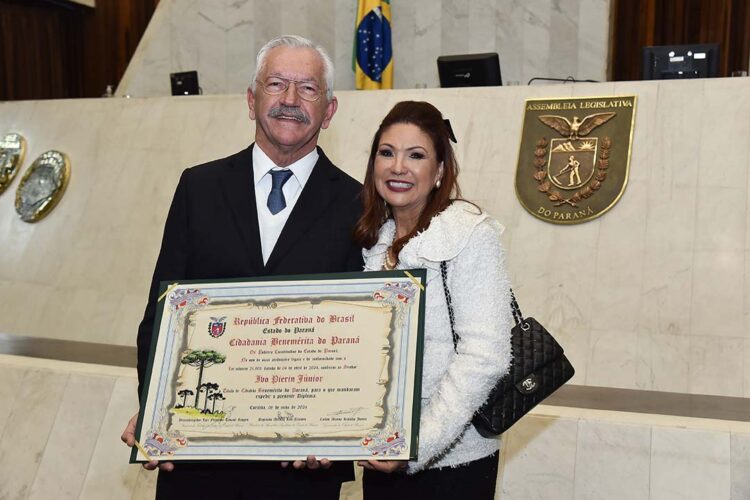 Ivo Pierin Junior compartilha cidadania benemérita com familiares, amigos e companheiros