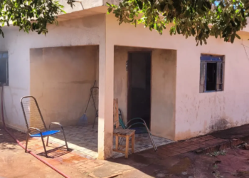 Casa pega fogo e fica parcialmente destruída em Marilena