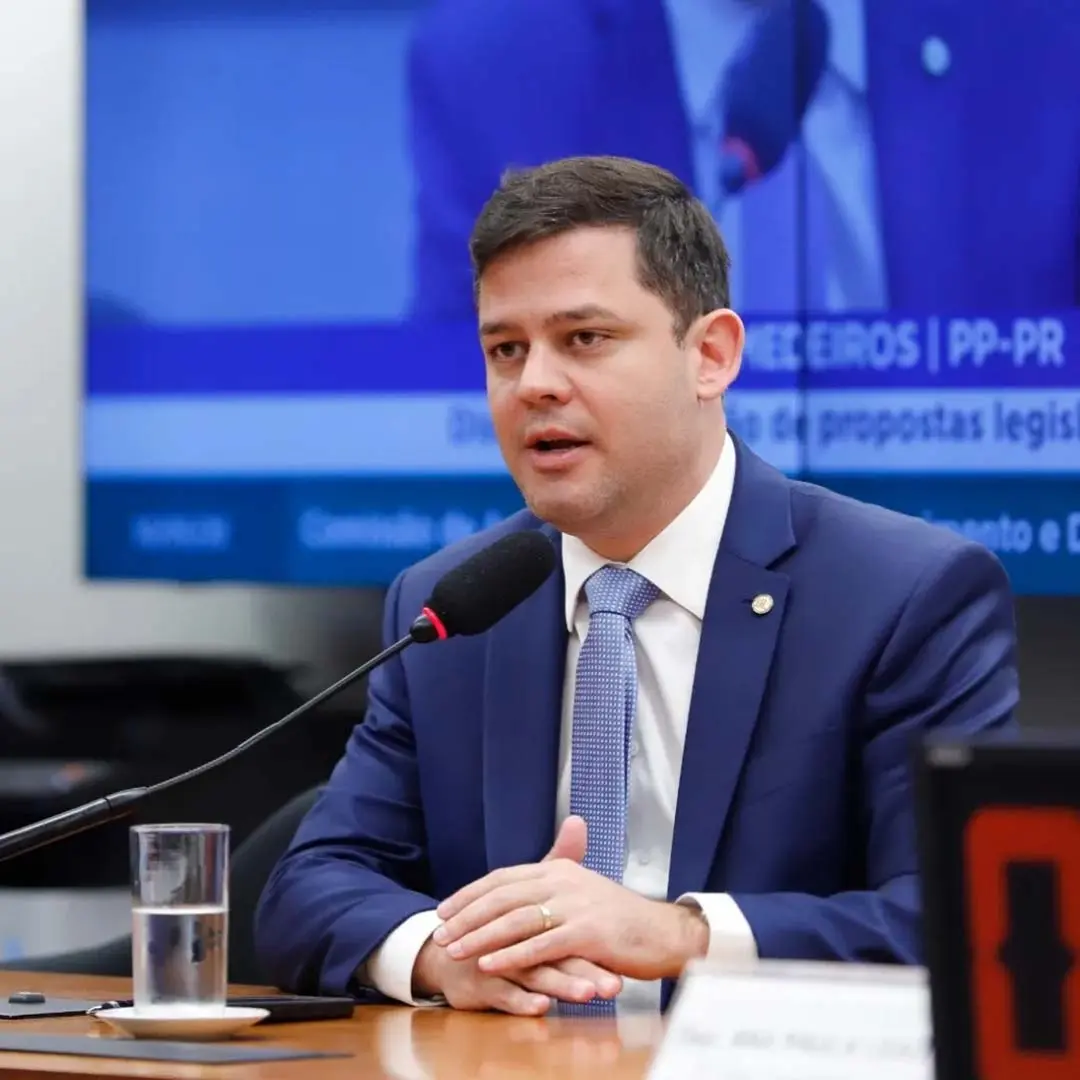 Deputado Tião Medeiros questiona a ANAC sobre a manutenção das aeronaves no país