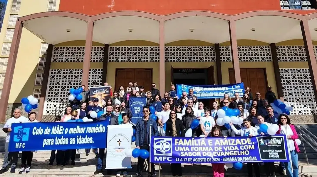 Passeatas marcam início da Semana da Família em Paranavaí e São Carlos do Ivaí