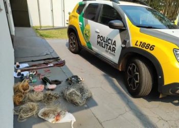 Pai e filho são presos em flagrante com quatro armas de fogo, 44 munições e partes de peixe Pintado em São Carlos do Ivaí