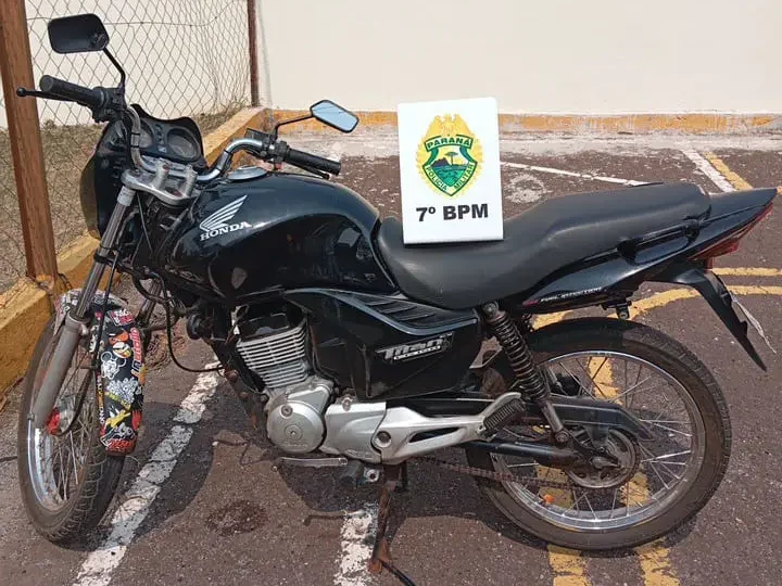 Motocicleta sem licenciamento é apreendida em Cruzeiro do Oeste