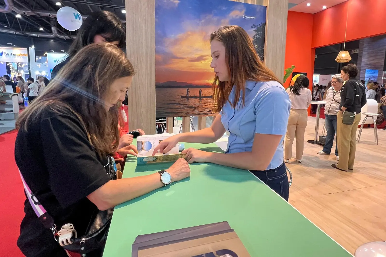 Número de mulheres empregadas no setor do turismo cresce 8,6% no Paraná