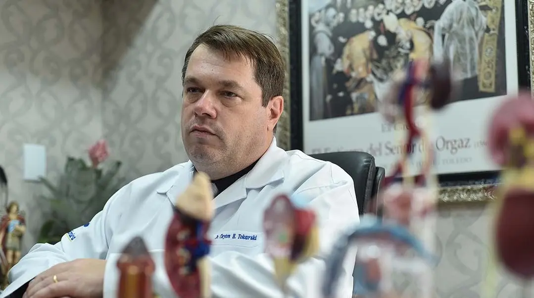 Quando é necessário procurar um urologista? Conheça sinais de alerta para homens e mulheres