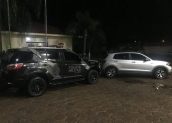 Carro roubado em São Paulo e com placa clonada é apreendido pela PM; condutor é preso