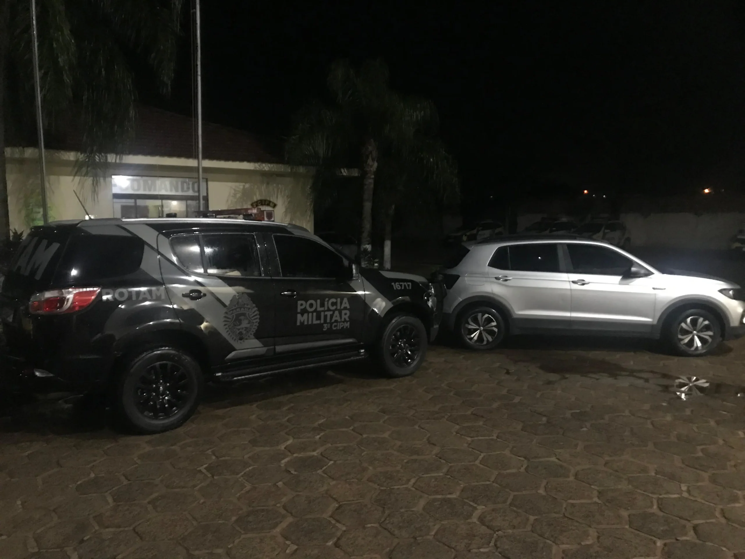 Carro roubado em São Paulo e com placa clonada é apreendido pela PM; condutor é preso