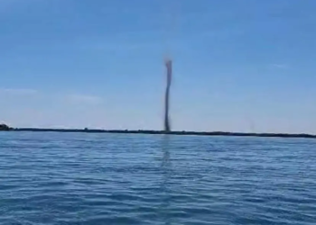 Pescadores flagram redemoinho que se formou em área de queimada em Porto Rico; VÍDEO