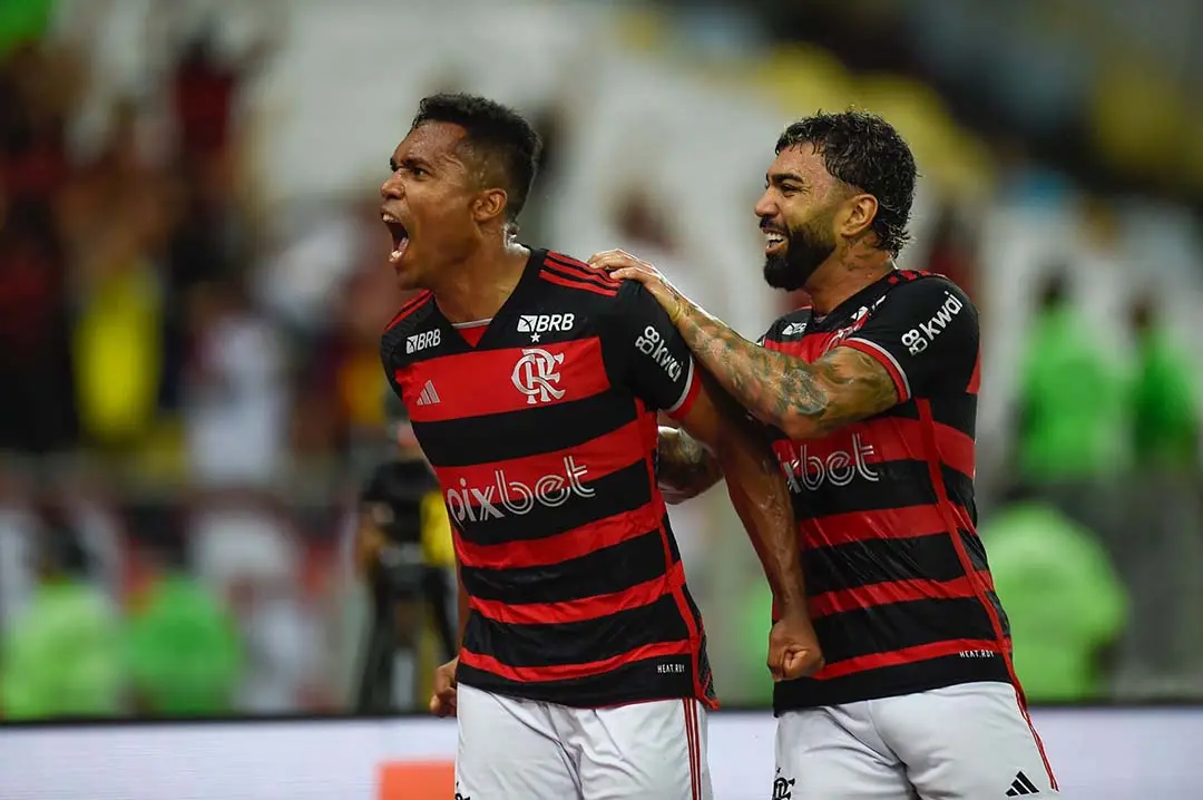 Alex Sandro sente desconforto na coxa e desfalca o Flamengo contra o Bahia