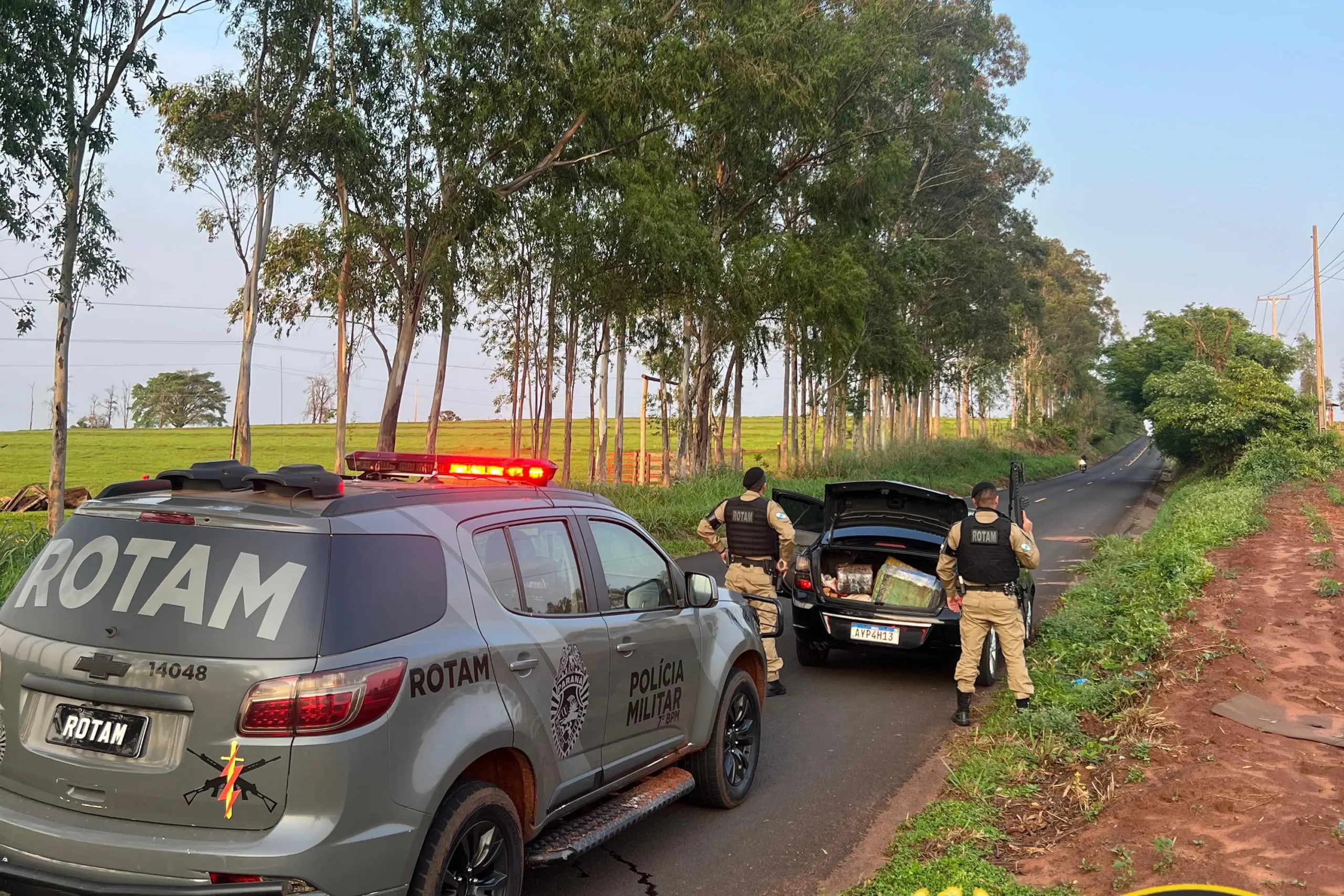 PMPR apreende mais de meia tonelada de maconha em abordagem a veículo