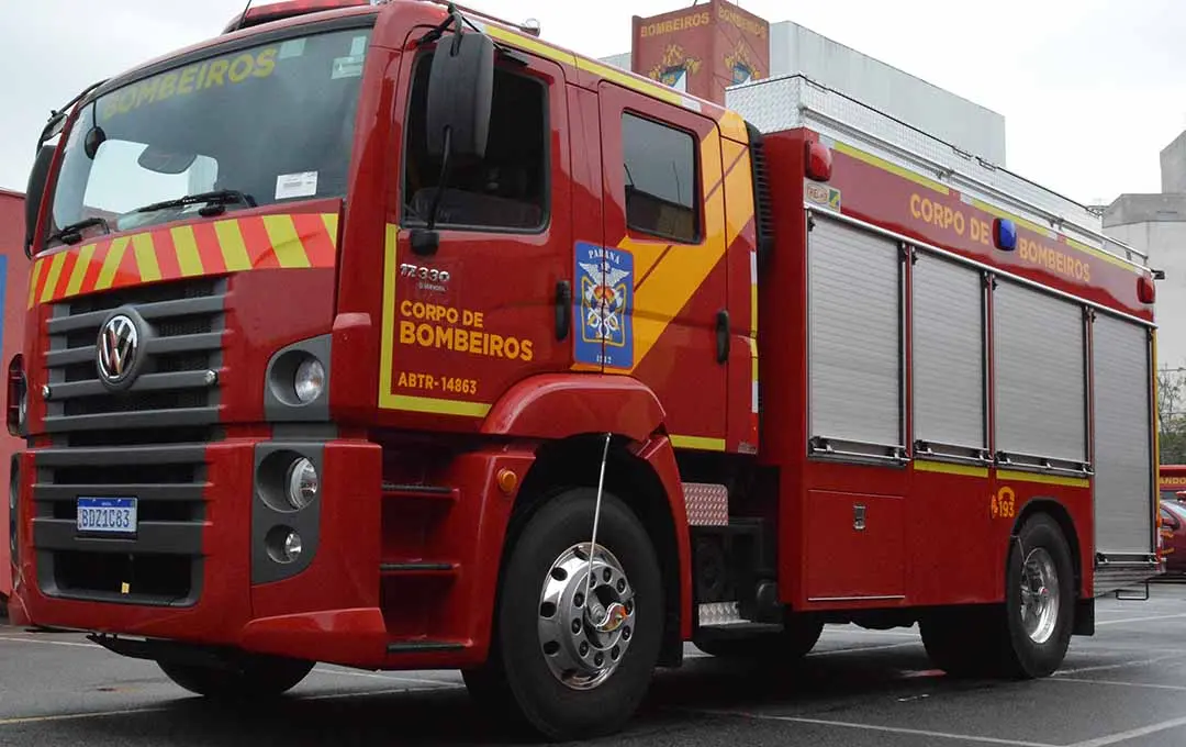 Casa abandonada pega fogo e fica parcialmente destruída no Distrito de Sumaré