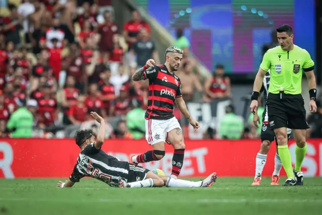Flamengo ganha duas notícias positivas, e Atlético duas negativas antes da final