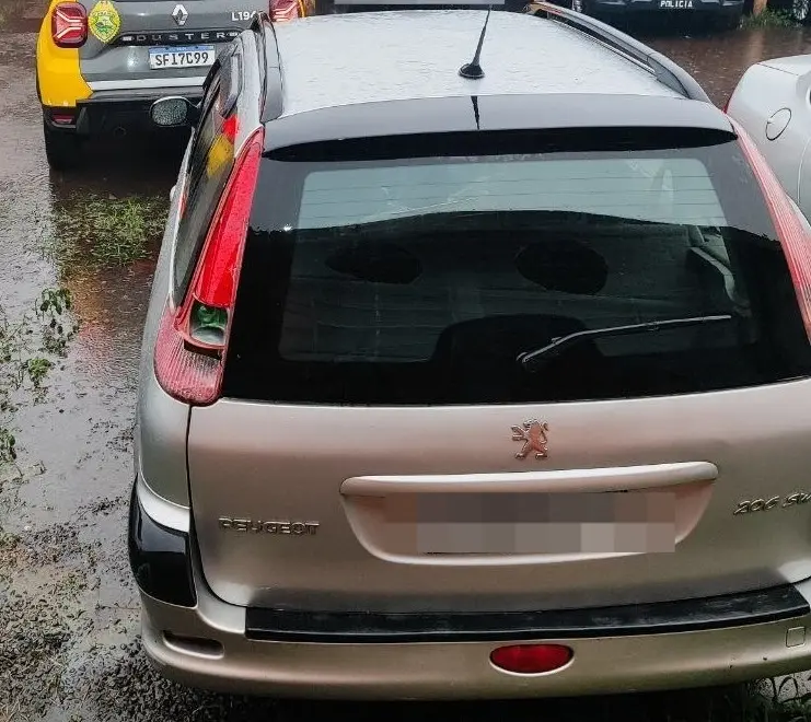 Veículo furtado é encontrado abandonado no Jardim São Jorge, em Paranavaí