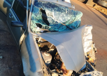 Colisão entre carro e caminhão deixa três pessoas feridas na PR-182