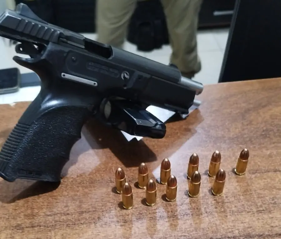 PM prende homem com arma de fogo e 11 munições em Loanda