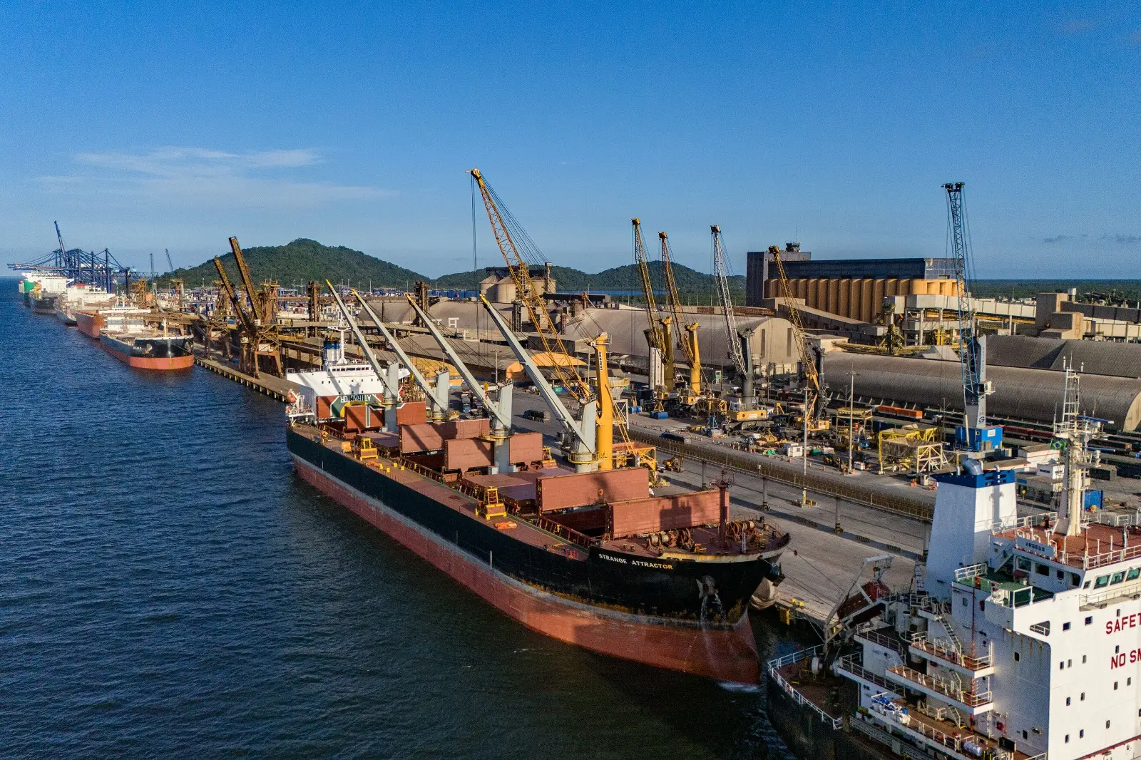 Movimentação nos portos do Paraná cresce 8% no acumulado de janeiro a outubro