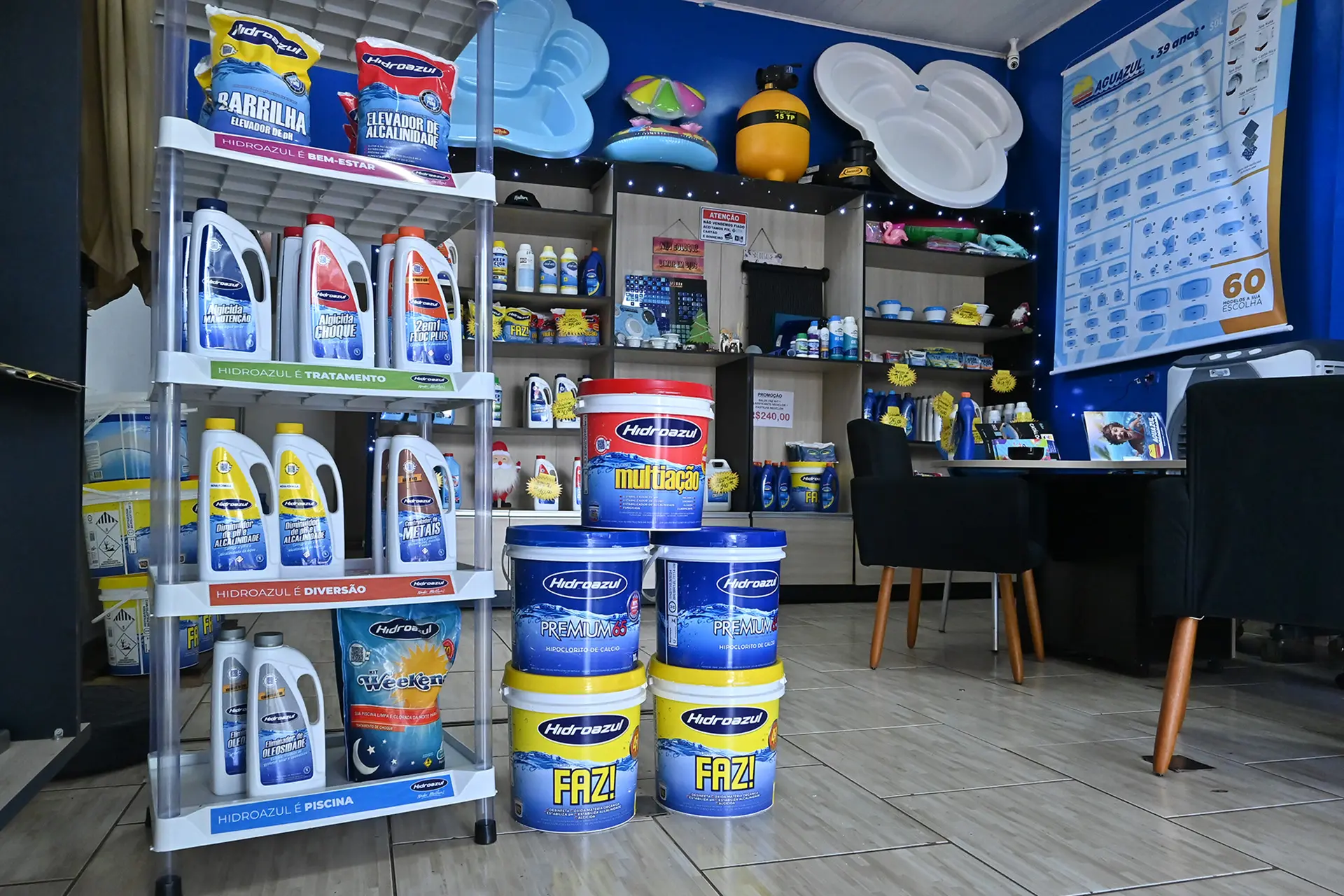 Aguazul Piscinas tem linha completa de produtos para tratamento de água e acessórios de proteção