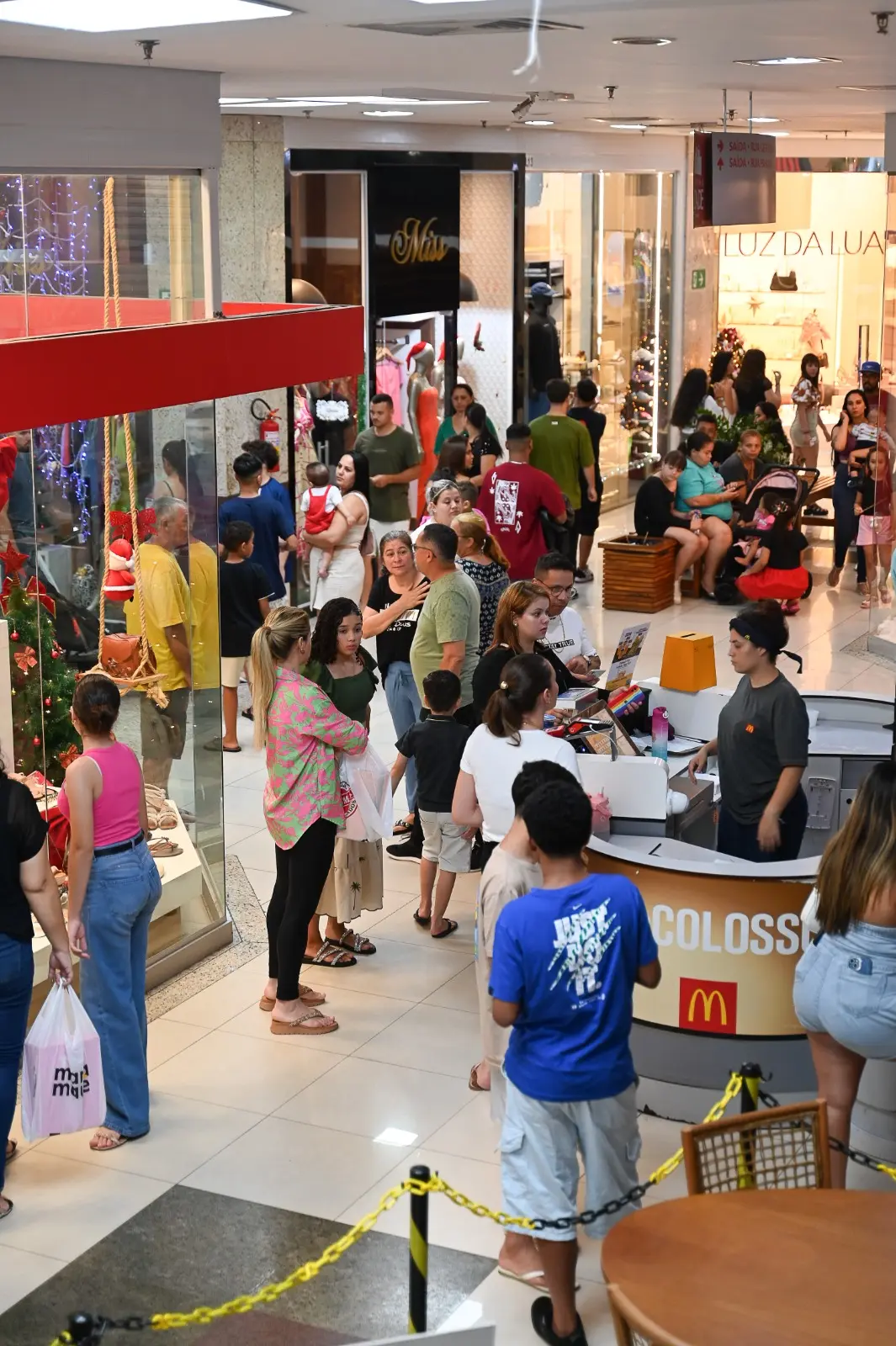 A uma semana do Natal, comércio segue aquecido em Paranavaí