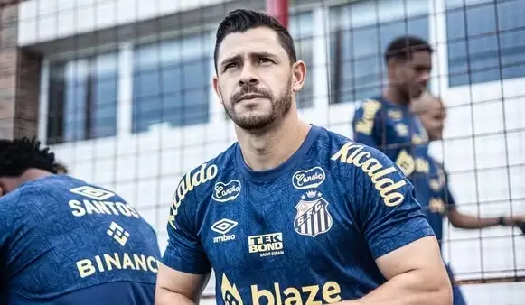 Clube deve ficar com Gil e negocia saídas de Giuliano e Willian Bigode