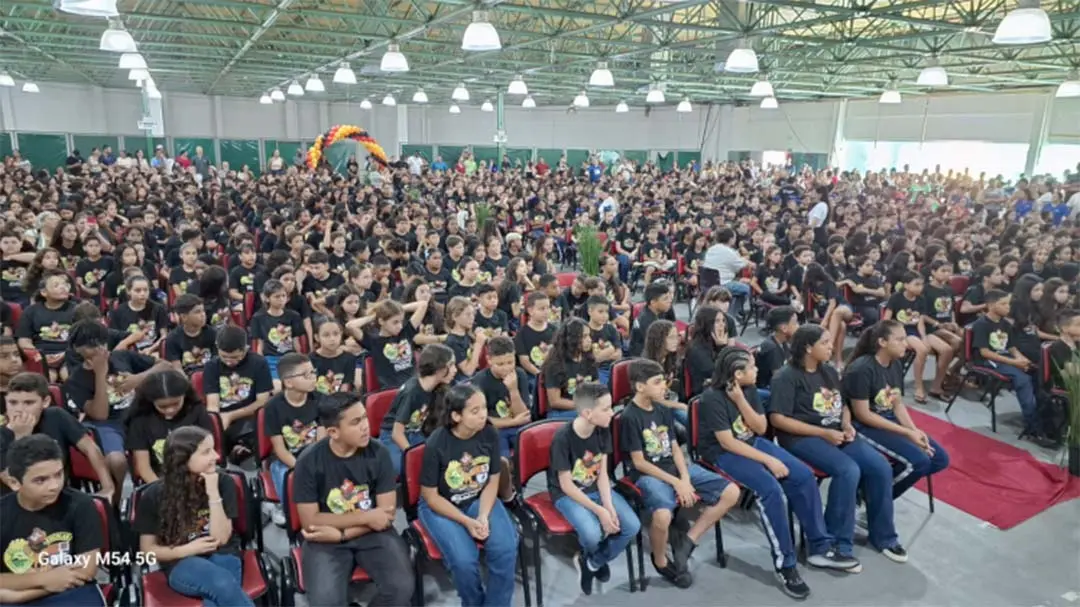 Mais de mil alunos da rede municipal participaram da formatura