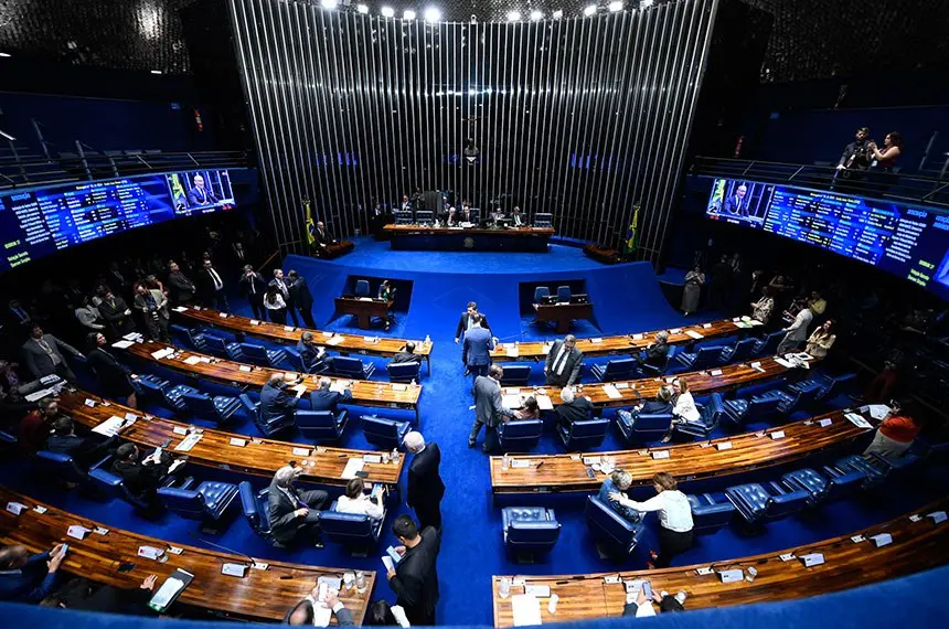 Senado aprova texto-base da regulamentação; armas e refrigerantes ficam fora do Imposto Seletivo
