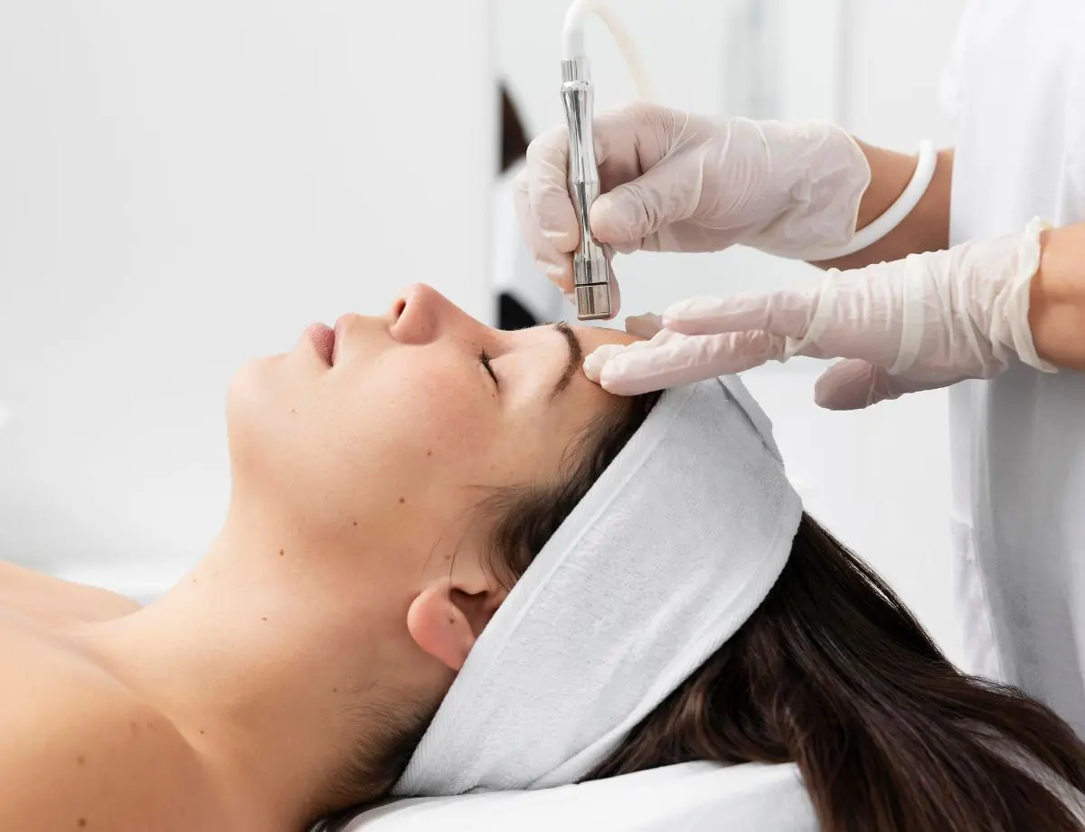 Cuidados com a pele no verão: quando é preciso consultar um dermatologista?