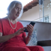 Com 95 anos, Lucinda Michielon é fã de redes sociais e não dispensa tecnologias