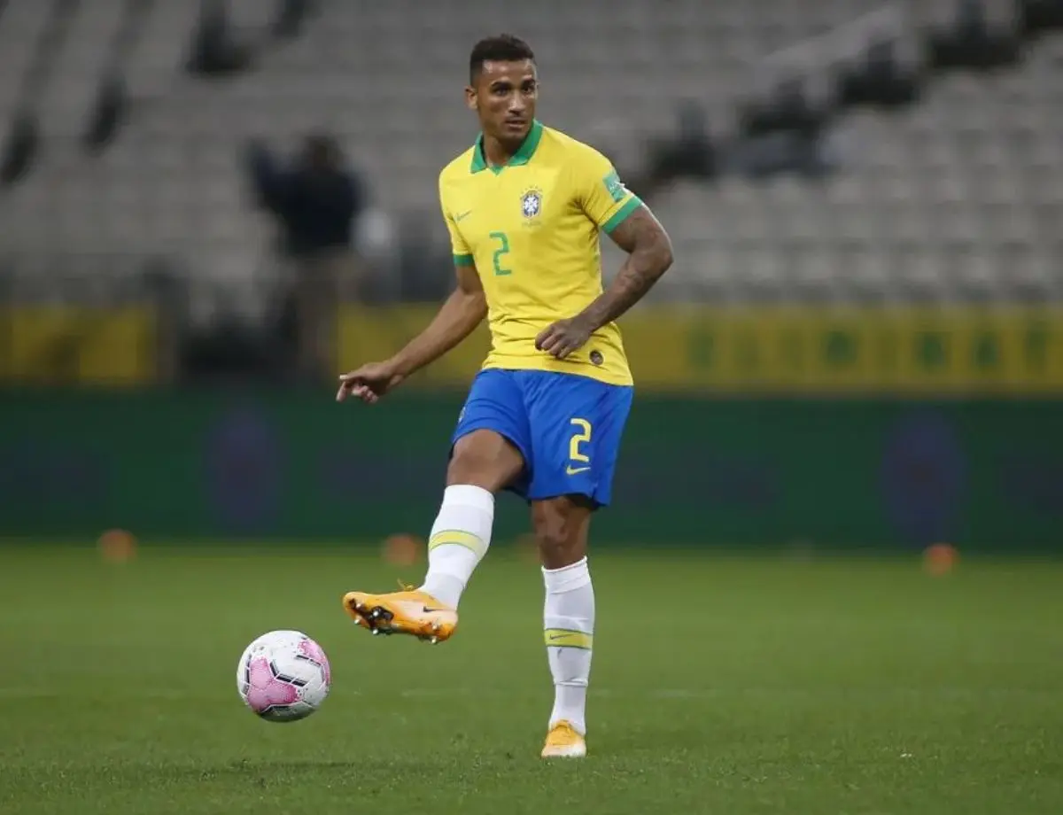 Flamengo anuncia a contratação de Danilo