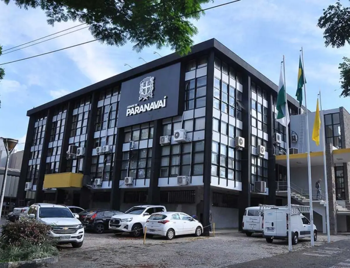 Prefeitura de Paranavaí abre processo seletivo com 216 vagas temporárias e salários de até R$ 19.694,92
