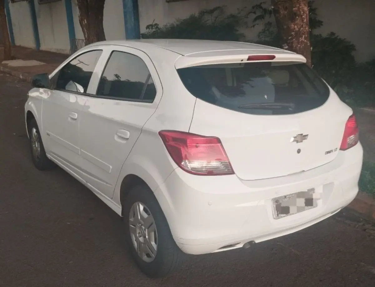 Carro furtado é encontrado abandonado em Nova Esperança