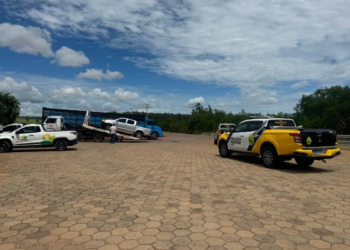 Hilux colide contra traseira de caminhão na PR-557 em Terra Rica