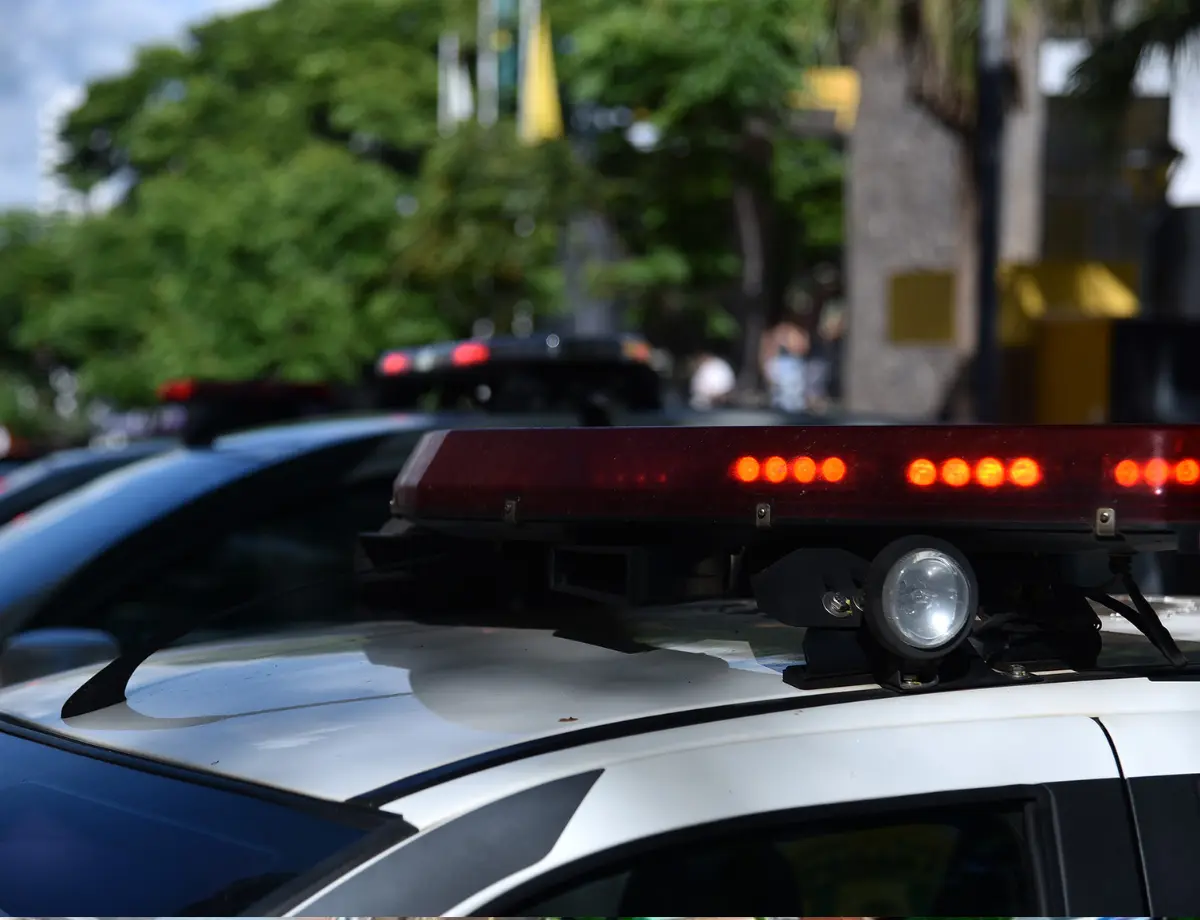 Homem com mandado de prisão é preso com drogas e dinheiro em Paraíso do Norte