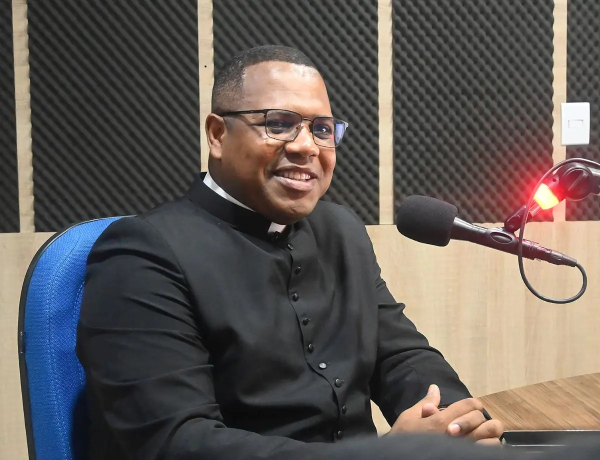 Padre Rivaldo Brandão assume direção da Rádio Cultura de Paranavaí