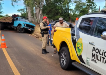 Caminhão invade pista contrária e causa colisão em Porto Rico