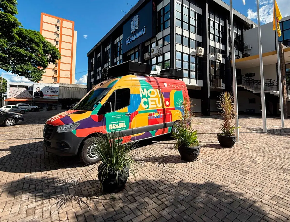 Município adquire van MovCEU para democratizar acesso à cultura