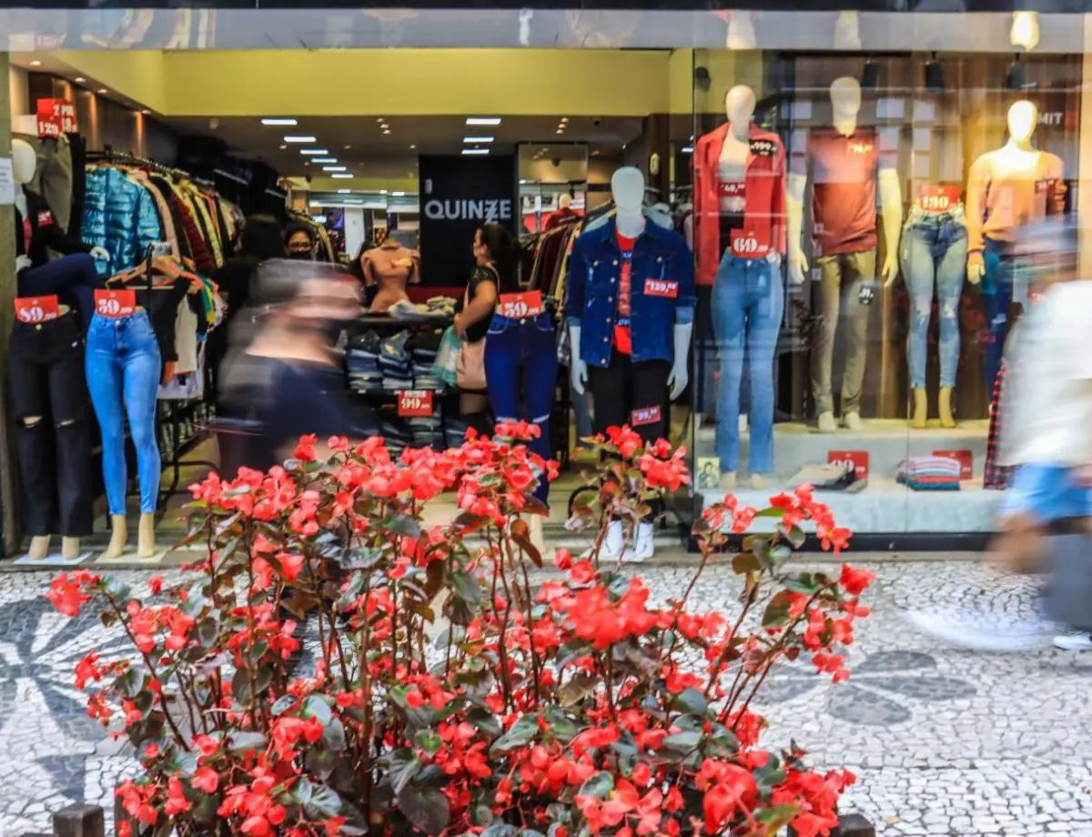 Consumo das Famílias recua 3,7% em fevereiro