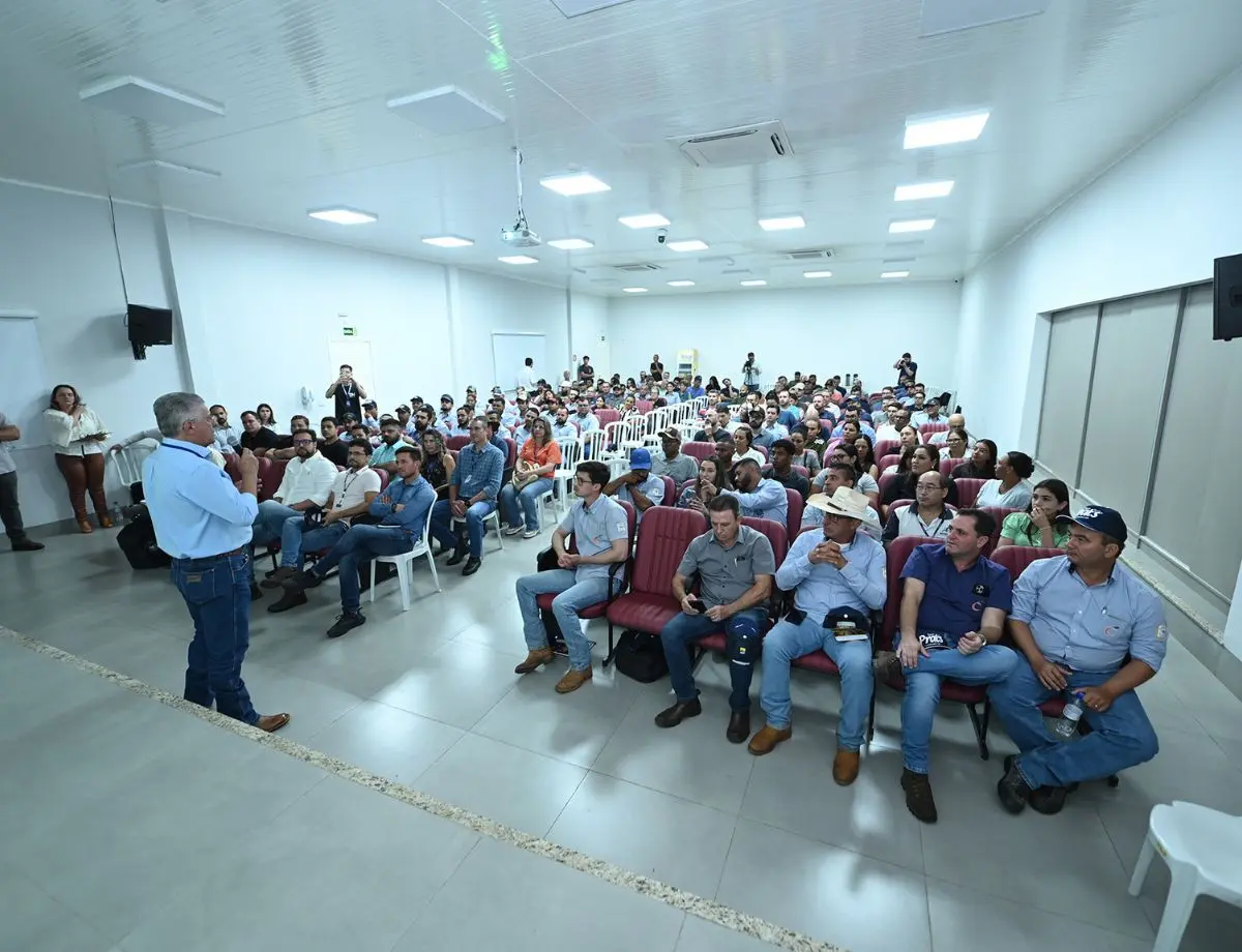 Produtores e profissionais técnicos discutem combate ao greening, ameaça à citricultura