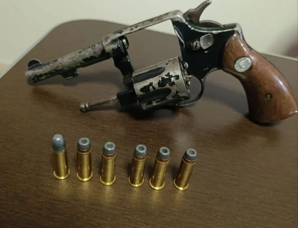 Homem é preso em Paranacity com revólver adulterado dentro do carro