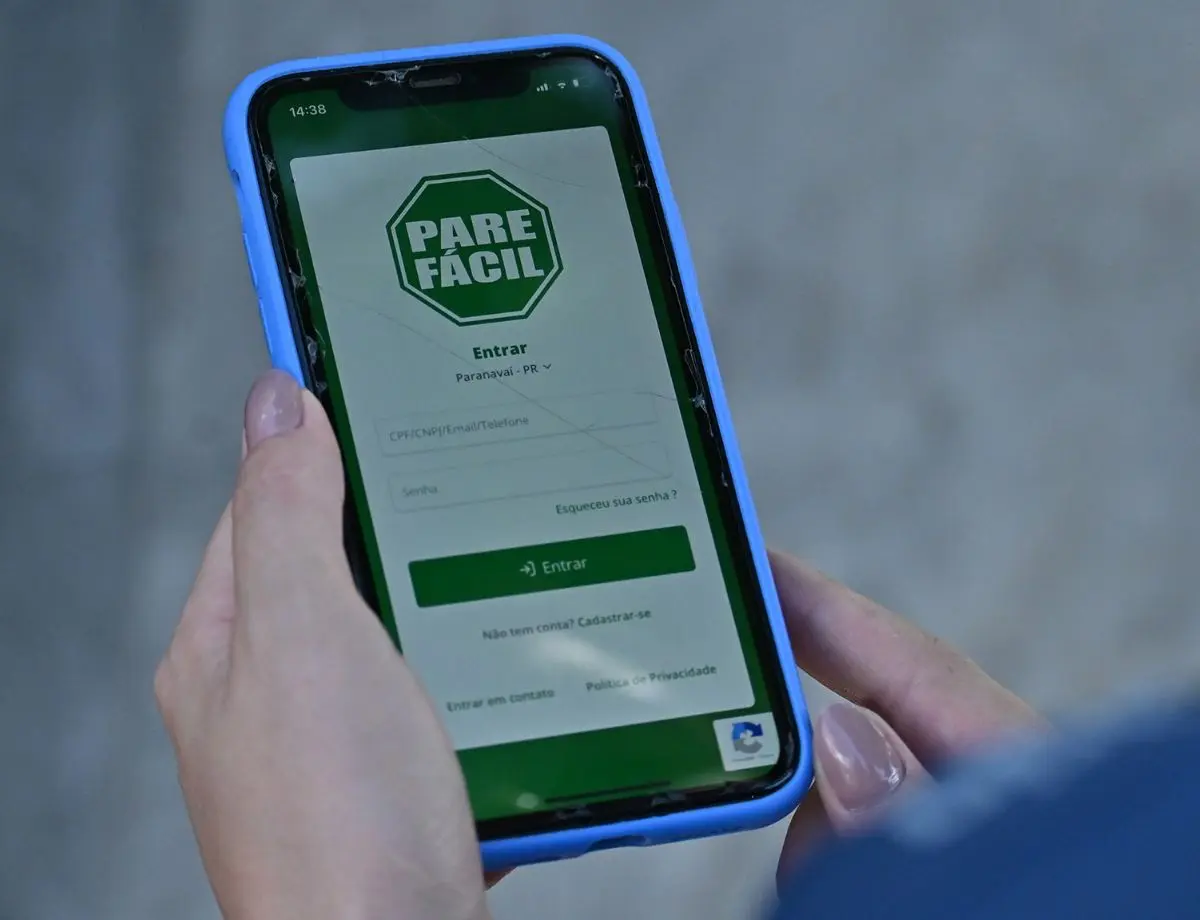 Empresa ensina como pagar pela permanência em vagas de estacionamento de Paranavaí