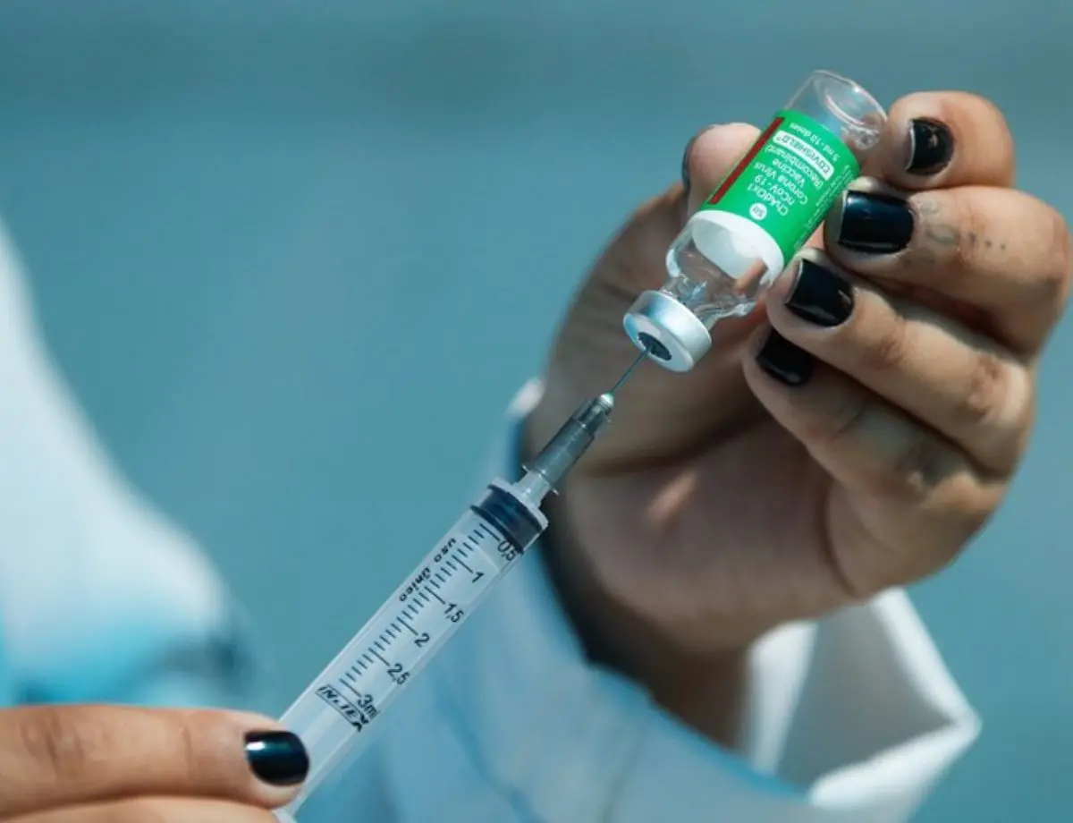 Governo anuncia vacina 100% nacional contra a dengue no SUS em 2026