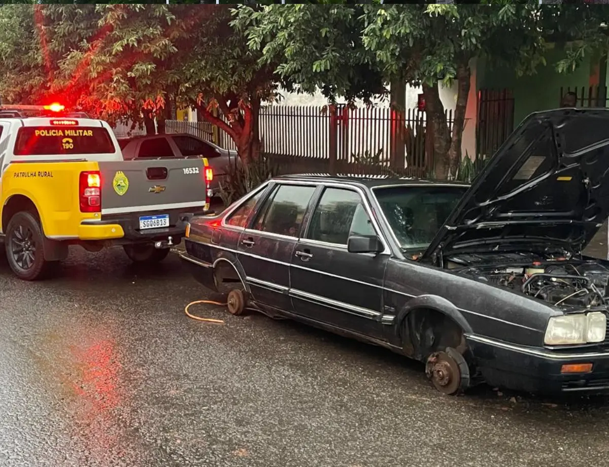 Carro furtado em Nova Londrina é localizado sem rodas na área rural