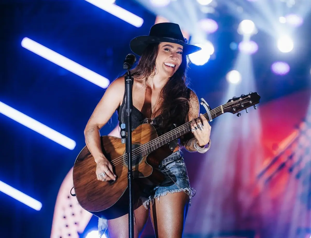 Lauana Prado anima segunda noite de shows da ExpoParanavaí