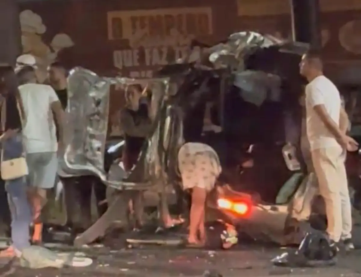 Acidente com capotamento é registrado na Av. Heitor Alencar Furtado, em Paranavaí; veja vídeo