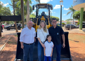 Deputada Luísa Canziani anuncia investimentos e entrega maquinário em Marilena