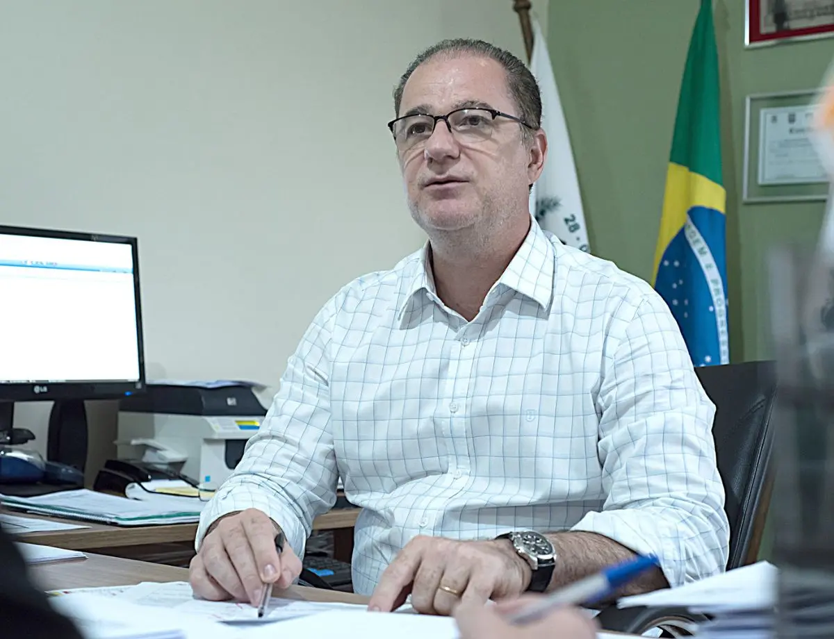 “Exemplo dignificante e marcante do homem público, exercendo o seu honroso mister”