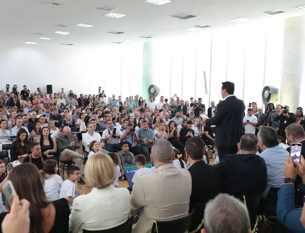 Ratinho Junior assina repasse de R$ 159 milhões para políticas da criança e do adolescente