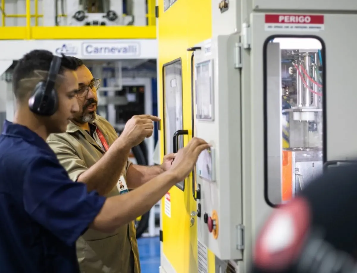 Senai Paraná abre mais de 2.500 vagas para cursos rápidos em abril