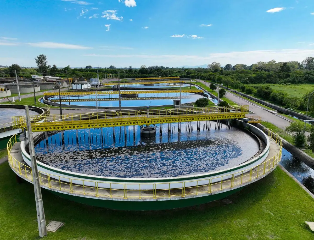 Esgoto tratado devolve água de qualidade aos rios