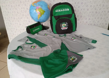 Mirador realiza entrega de uniformes escolares para alunos da rede municipal