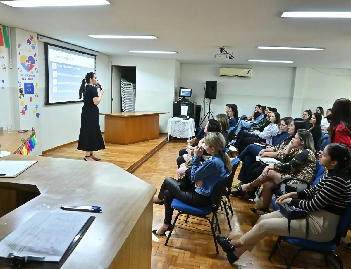 Palestra em Paranavaí aborda necessidade de fortalecer rede de assistência a autistas
